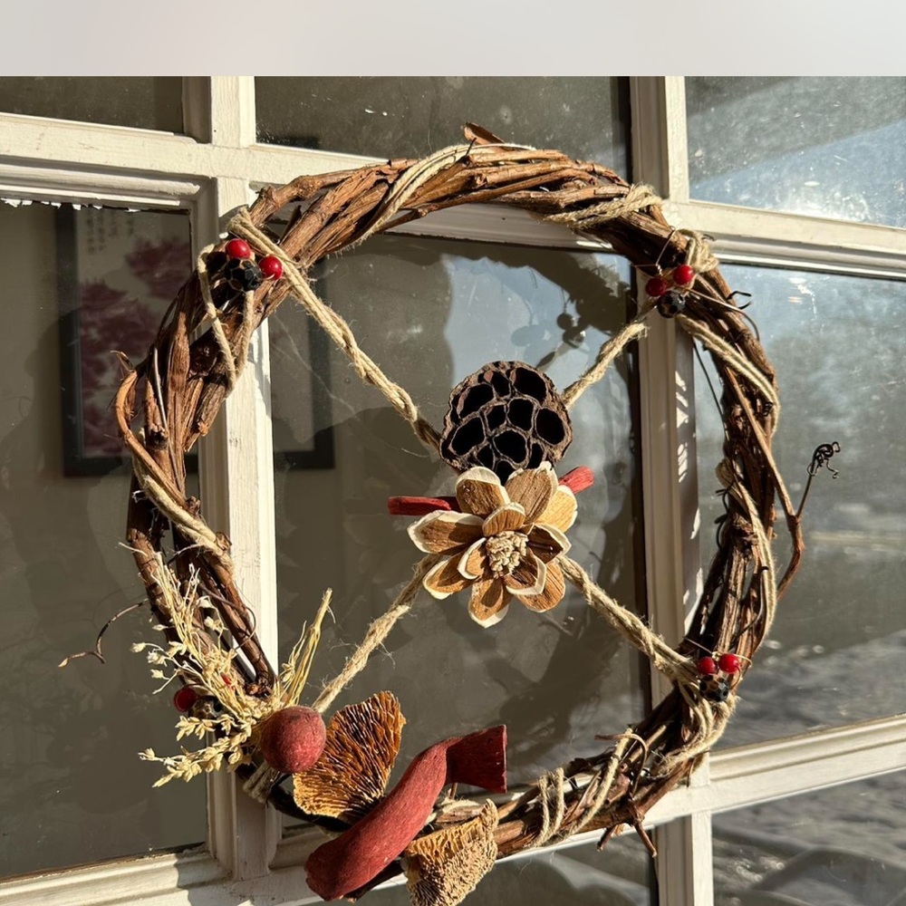 Rustic Holiday Wreath with Natural Accents